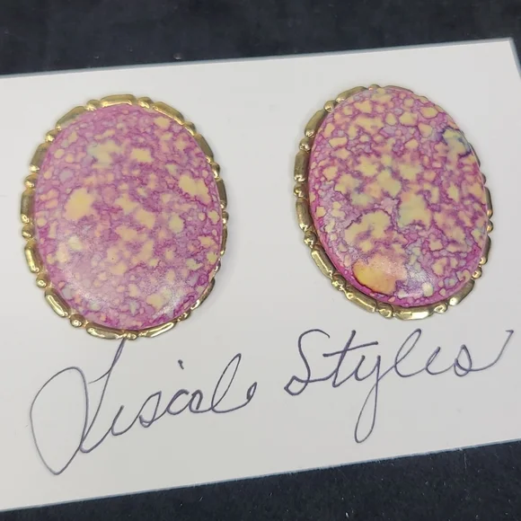 Vintage Stud Earrings Oval Shape Gold Tone Lavender Pink Marbling Everyday Retro - Picture 5 of 5